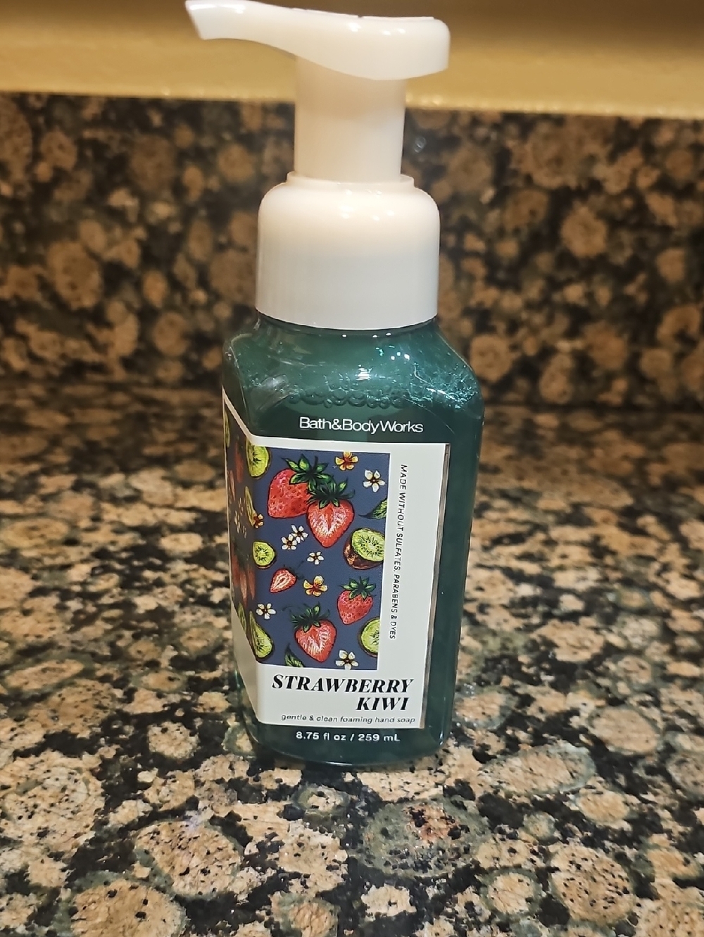 Bath & Body Works Strawberry Kiwi Gentle Foaming Hand Soap